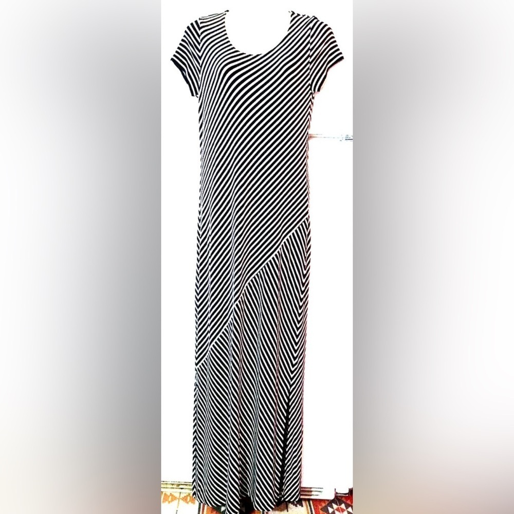 Chico's Travellers Sz 2 (US L) Black and White Maxi Dress Diagonal Stripes